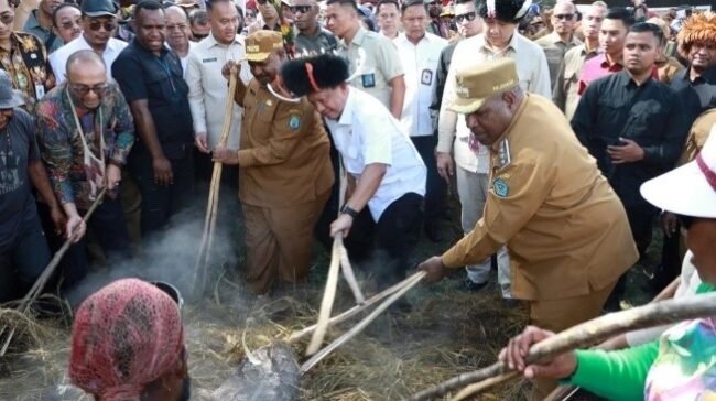 Dokumentasi (2) Kunjungan Kerja Mendagri, Wamendagri dan Menteri Perumahan dan Kawasan Permukiman dalam rangka Meninjau Pembangunan KIPP dan Program Pembangunan 2.200 Rumah di Papua Pegunungan