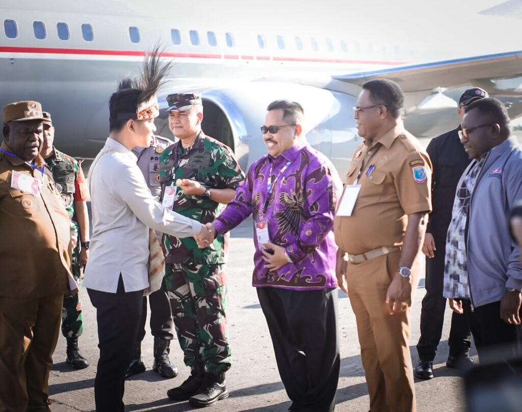 Anggota BP3OKP Papua Barat Daya Sambut dan Dampingi Kunjungan Kerja Wapres RI